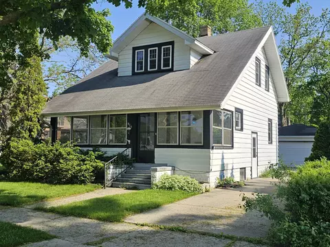 915 Ellis, Waukesha, WI 53186