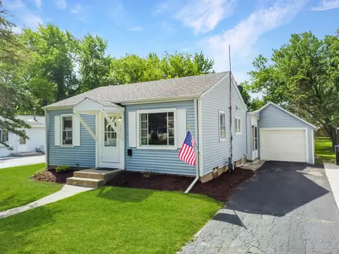 505 W Geneva, Elkhorn, WI 53121
