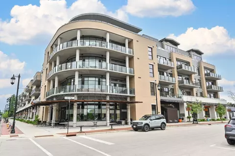 215 E Pleasant #212, Oconomowoc, WI 53066