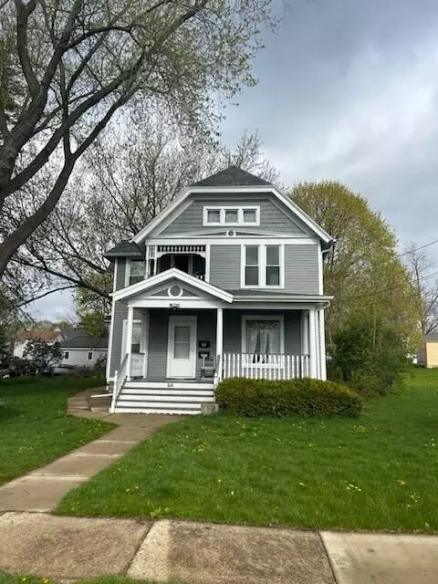 122 S S Riv, Waterford, WI 53185