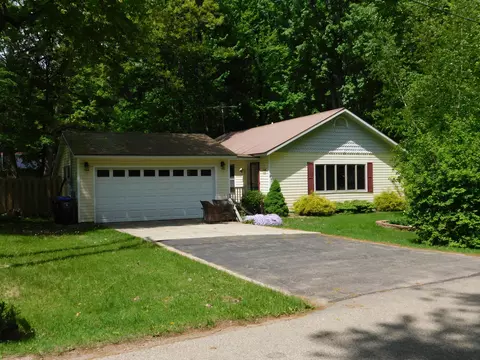 n6441 Graves Road, Wescott, WI 54166