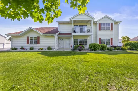 720 Wood Riv #3, West Bend, WI 53095