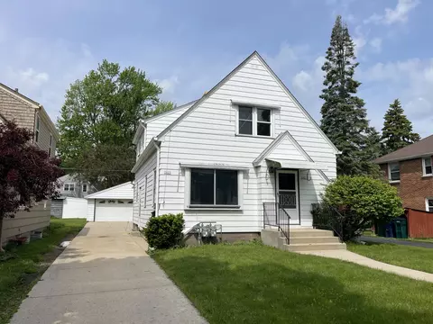 2421 S 82nd, West Allis, WI 53219