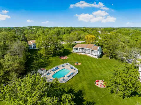 210 Sheridan Spgs #4, Lake Geneva, WI 53147