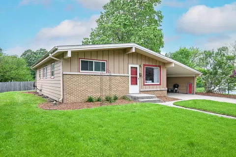 912 N Hine, Waukesha, WI 53188