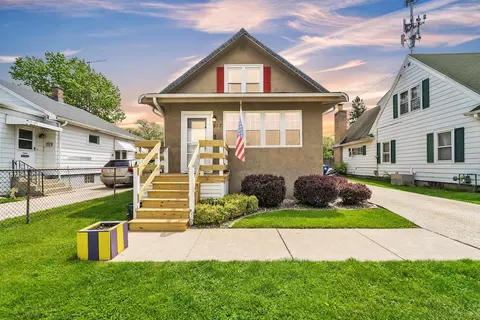 517 Harvey, Racine, WI 53405