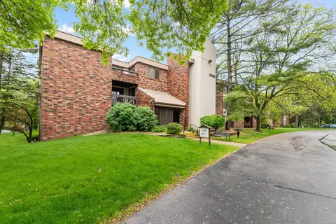 2300 W Good Hope #243, Glendale, WI 53209