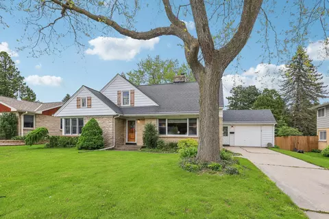 186 S Eva, Port Washington, WI 53074