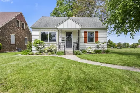 3901 S Kirkwood, Saint Francis, WI 53235