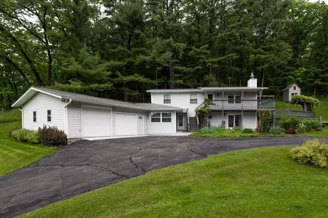 n7982 Flaten Road, Holland, WI 54636