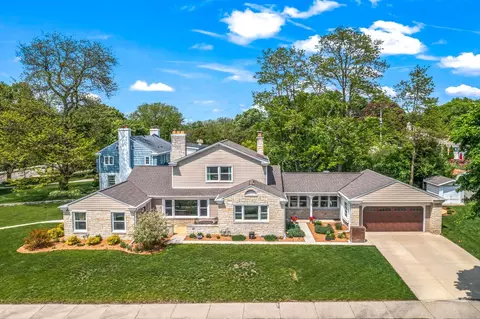 2706 N Menomonee Riv, Milwaukee, WI 53222
