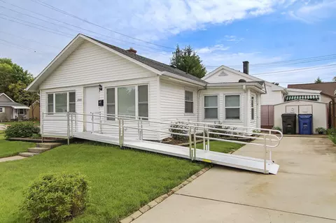 2005 Arthur, Racine, WI 53405
