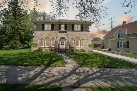 208 W Chestnut, Port Washington, WI 53074