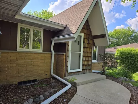 705 Summit, Hartford, WI 53027