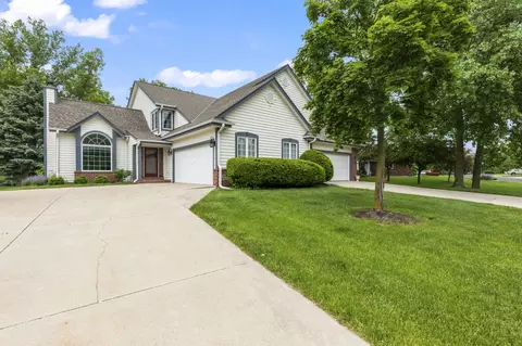 n48w16152 Lone Oak, Menomonee Falls, WI 53051