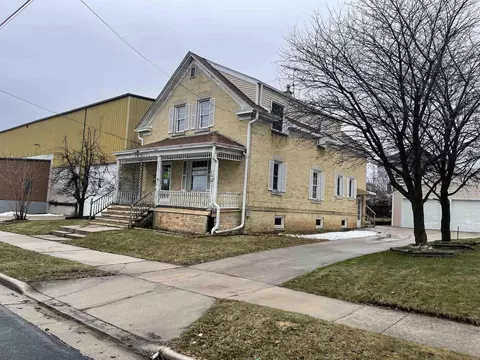 818 S 20th, Manitowoc, WI 54220