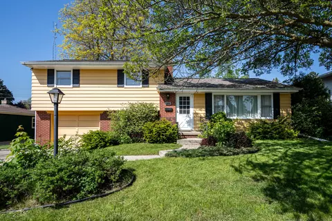 3761 St Andrews, Racine, WI 53405