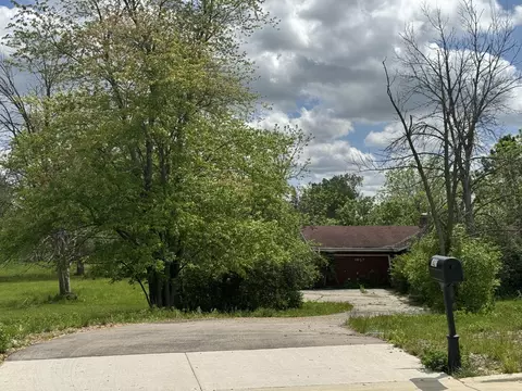 1027 W Donges Bay, Mequon, WI 53092