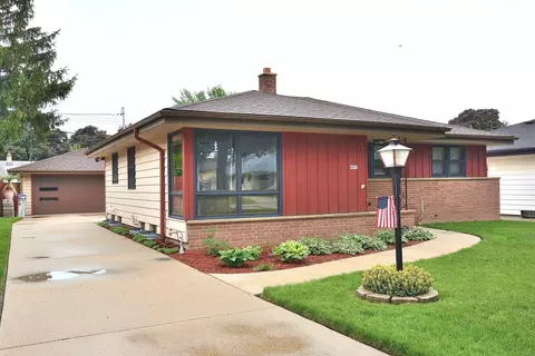 8855 W Palmetto, Milwaukee, WI 53225
