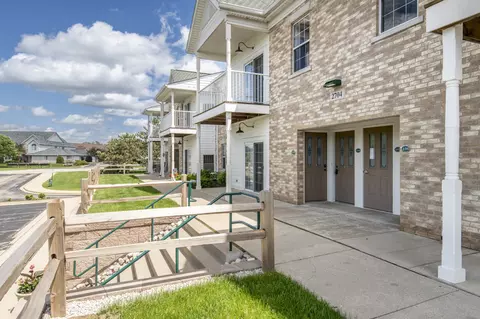 2704 Northview #134, Waukesha, WI 53188