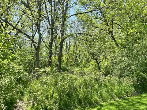 Lt2 W Holmes, Greenfield, WI 53221