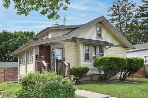 1419 W Hauser, Milwaukee, WI 53209