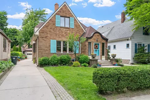 4421 N Woodburn, Shorewood, WI 53211