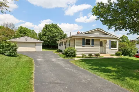 1011 Lilac, Pewaukee, WI 53072