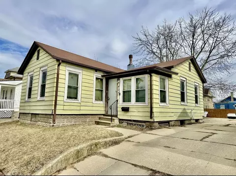 1407 Erie, Racine, WI 53402