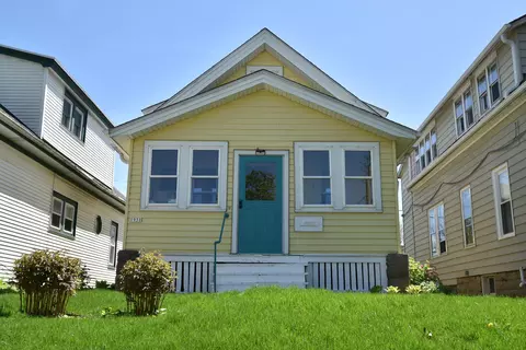 1931 E Hillcrest, Milwaukee, WI 53207