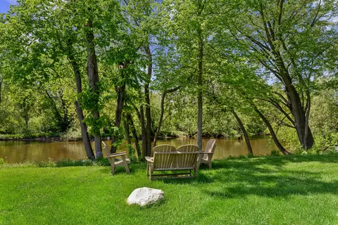 4836 W River Holw, Mequon, WI 53092