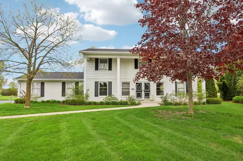 3406 W Clubview, Mequon, WI 53092