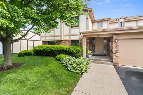 715 S Lake Shr #7A, Lake Geneva, WI 53147