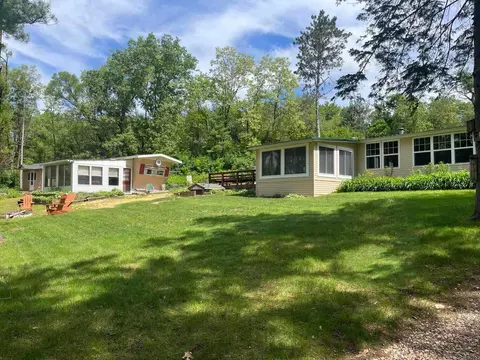 3262 N Parker Lk, Jackson, WI 53952