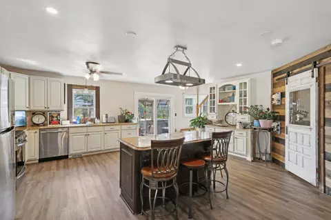 542 W Wisconsin, Pewaukee, WI 53072