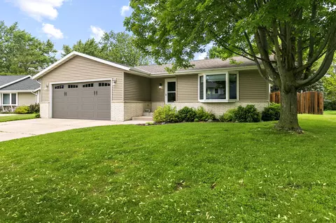 2032 Chapman, Waukesha, WI 53189