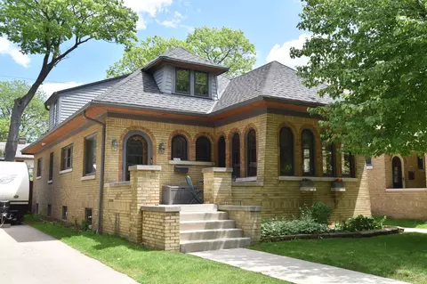 4246 N Woodburn, Shorewood, WI 53211