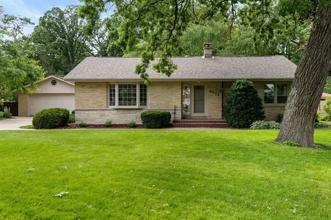 9826 W W Rdg, Hales Corners, WI 53130