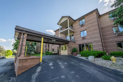 530 N Silverbrook #331, West Bend, WI 53090