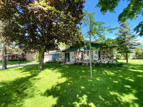15030 W Kingsway, New Berlin, WI 53151