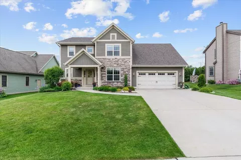 1716 Highlandview, West Bend, WI 53095