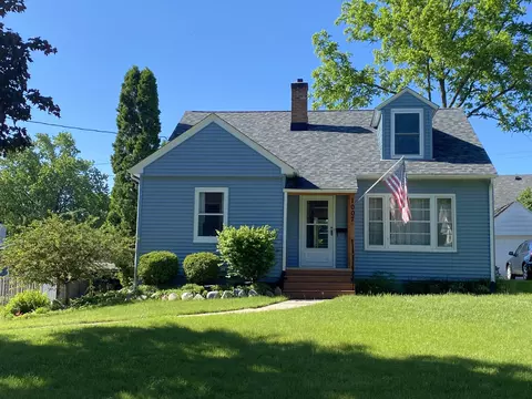 1007 Lisbon, Hartland, WI 53029