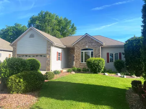 1427 Goldenrod, West Bend, WI 53095