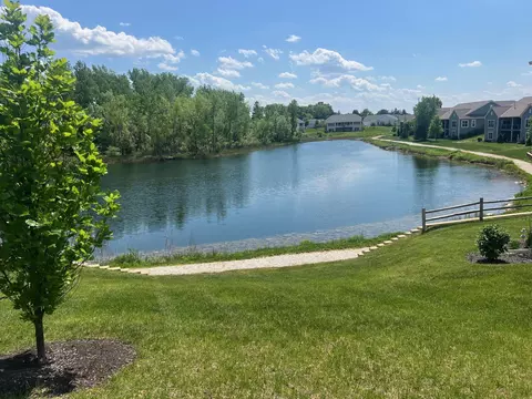 n55w35089 Coastal #35-2, Oconomowoc, WI 53066