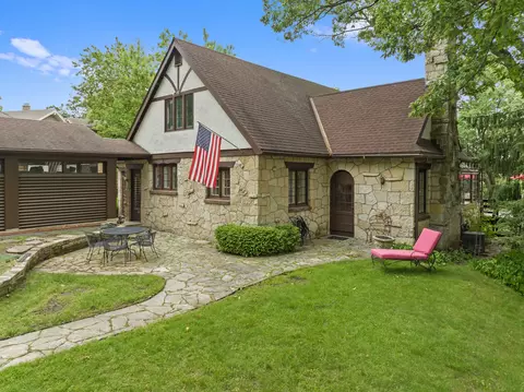 780 Sauganash, Fontana, WI 53125