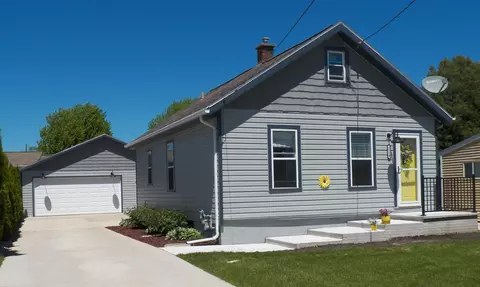 3514 Division, Manitowoc, WI 54220