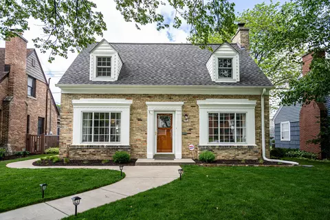 2763 Lefeber, Wauwatosa, WI 53210