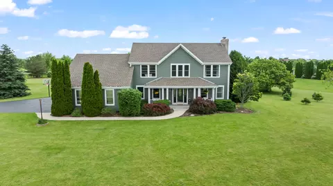 w349s8910 Nesting, Eagle, WI 53119