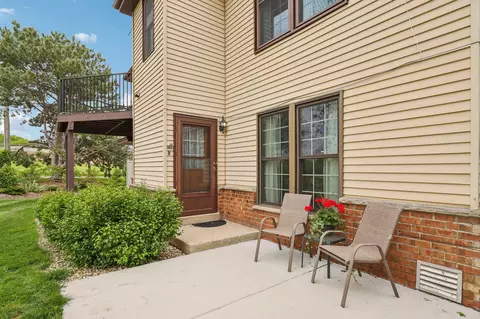 8127 S Legend UNIT B, Franklin, WI 53132