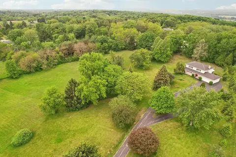 w243s6177 Elder Ayre, Waukesha, WI 53189